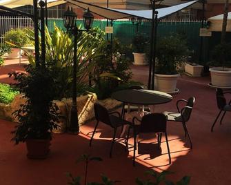 Hotel Scala Greca - סירקוזה - פטיו