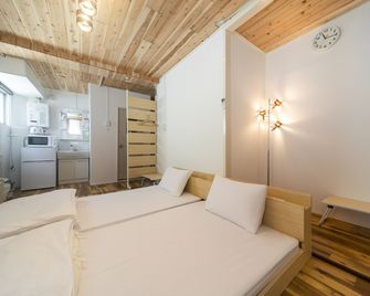 كوينز هوستل تينجين - فوكوكا - غرفة نوم