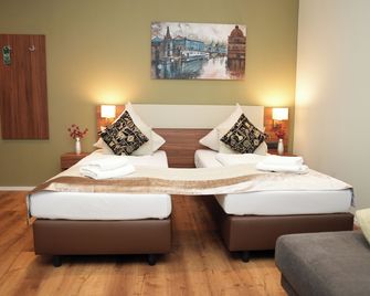 Hotel Attaché an der Messe - Frankfurt am Main - Bedroom