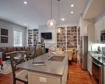 Sophisticated Historic Remodeled 9 bedroom Home - Savannah - Comedor