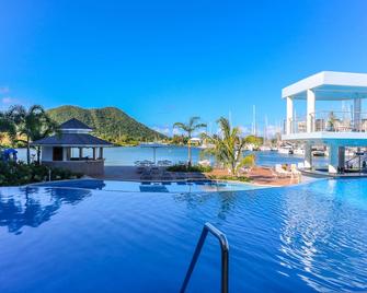 Harbor Club St. Lucia, Curio Collection by Hilton - Gros Islet - Bazén