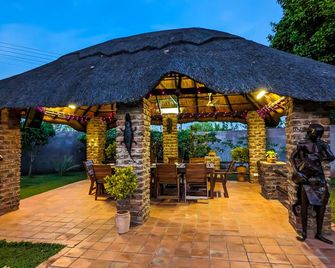 Zambezi Family Lodge - Victoria Falls - Patio