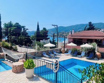 Ktm Sunny Villas - Póros - Piscina