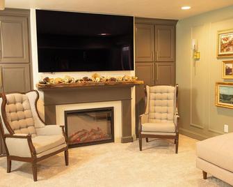 Unique & Spacious Home • Great Location • Hot Tub • Sleeps 14• Family Friendly - Ammon - Phòng khách