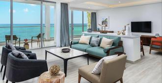 Koi Resort Saint Kitts, Curio Collection by Hilton - Basseterre - Living room