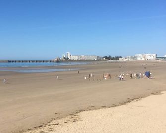 Vacation home in Les Sables d'Olonne, 1.5 km from the beach, sleeps 6. - Château-d’Olonne - Пляж