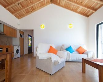 Relaxinpico - Villa 4 Seasons - São Roque do Pico - Living room