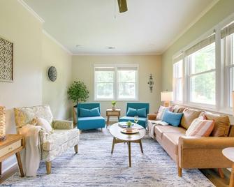 Dog-Friendly Jackson Home Near Downtown Hub! - Jackson - Living room
