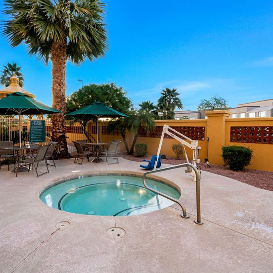 La Quinta Inn & Suites by Wyndham Mesa Superstition Springs image 1