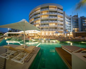 DoubleTree by Hilton Cairns - Cairns - Piscina