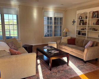 Large & spacious main house unit - Forest - Sala de estar