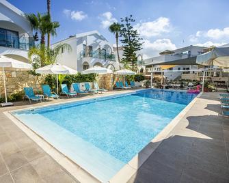 Latchi Escape Hotel & Suites - Neo Chorio - Piscina