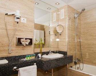 Senator Barajas Hotel - Madrid - Bad