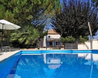 Les Grands Maitres Chambre d'Hotes - Montesquieu - Piscina