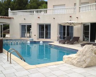 La Pinède D'Estarac - נארבון - בריכה