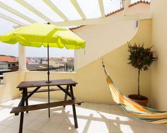 Pineapple Surf House - Peniche - Balcón