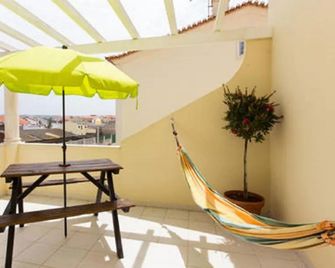 Pineapple Surf House - Peniche - Balcon