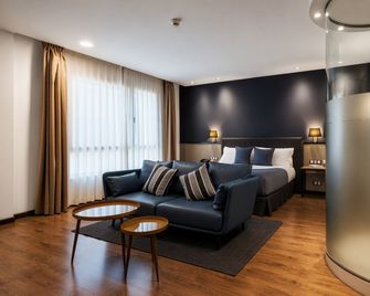 Crowne Plaza Madrid Airport By IHG - Madrid - Schlafzimmer