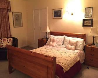 The Waltzing Weasel - High Peak