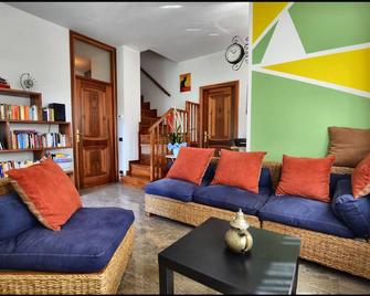 Waobab - We Are One B&b - Alzano Lombardo - Sala de estar