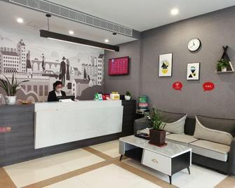 Thank Inn Chain Hotel Shanxi Shangluo Shanyang Nanxin Street - Shangluo - Front desk
