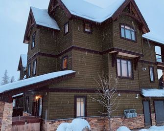 Spectacular 4 Bdroom Creekside Condo At Red Mountain - Rossland - Building
