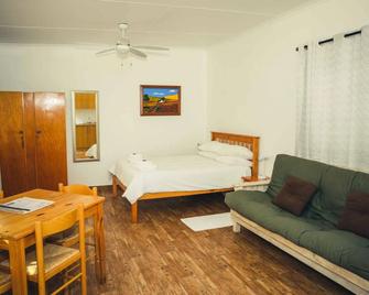 Wilgewandel Holiday Farm & Day Restaurant - Oudtshoorn - Camera da letto