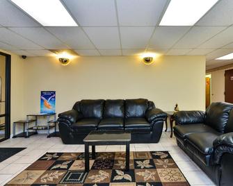 Americas Best Value Inn Evansville East - Evansville - Living room