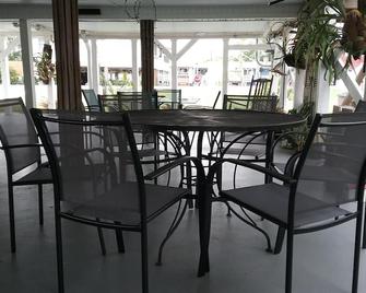 'shaggy Shack' Temporary Housing Available For '30' Day Minimum Rental - Slidell - Dining room