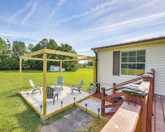 Palatka Hideaway w/ Fireplace & Private Porch - Palatka - Terasa