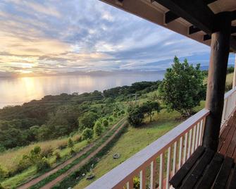 Over the Horizon near Savusavu Market - Savusavu - Balcony