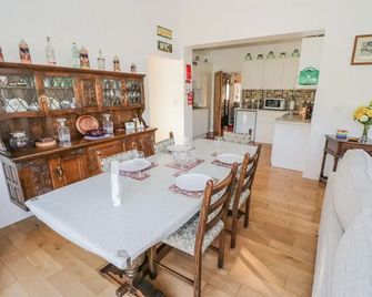 Stubb Oak - Colwall - Dining room