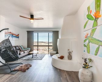 Lake Powell Views: Adobe Townhome w/ Patio - Page - Sala de estar