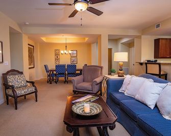 2 King Bedrooms - large balcony and kitchen 5212-2 - St Johns - Living room