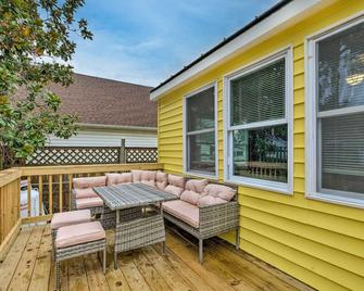 Updated North Beach Cottage Pet Friendly! - Deale - Balcón