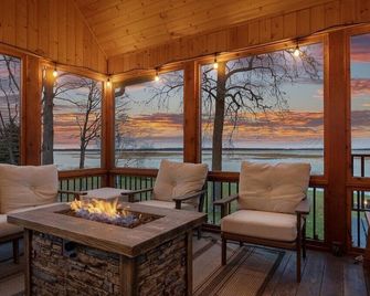 Longbow Lodge - Walker - Patio