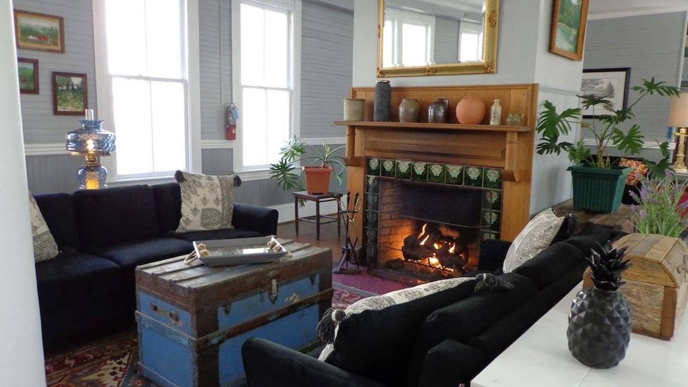 Grand Old Lady Hotel