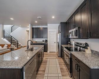 Sleeps 12 people. - Ammon - Keuken