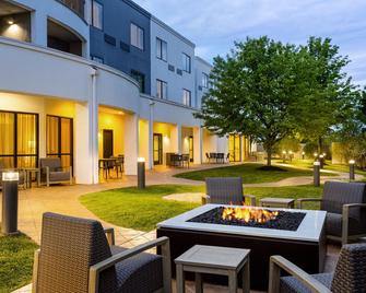 Courtyard by Marriott Kingston - Kingston - Patio