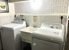 Room with full furnished - Markham - Laundry facility