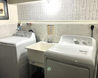 Room with full furnished - Markham - Laundry facility