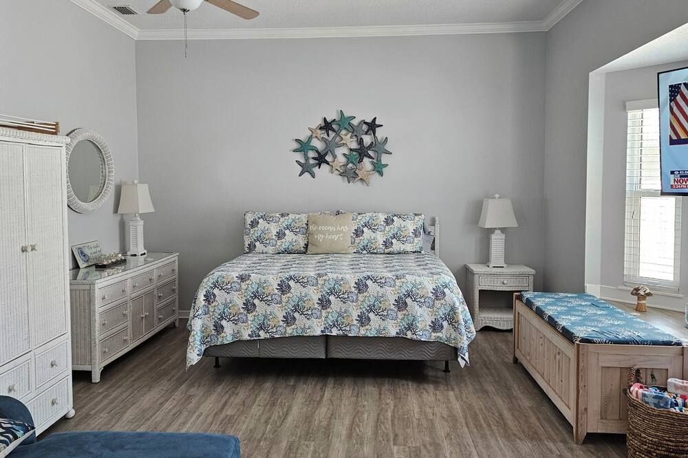 1st Street Retreat Updated Dog Friendly Apartment With Fenced In Yard!! - Saint Augustine Beach - Habitación