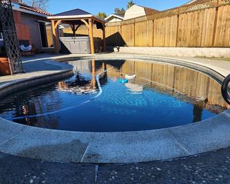 North Bay Hideaway - Vacaville - Pool