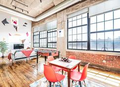 2br Architect's Stunning Loft By Cozysuites - St. Louis - Dining room