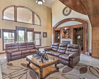 10 Mi to Barr Lake State Park: Home w/ Mtn Views - Hudson - Lobby