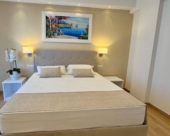 Hotel Linda Sorrento - Sorrento - Quarto