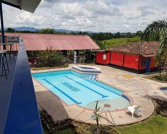 Hotel Campestre la Cecilia - Montenegro - Piscina