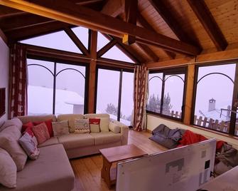 Maranatha Charming Chalet 10 Pers Veranda + South-Facing Terrace -Magnificent View - Molines-en-Queyras - Sala de estar