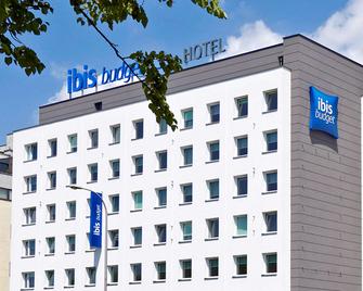 Ibis Budget Warszawa Reduta - Warsaw - Building