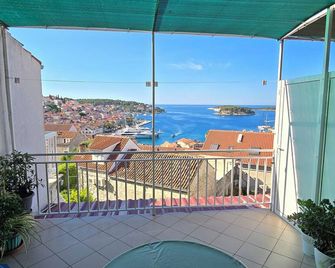 Apartments Bocin Rosso - Hvar - Balkon